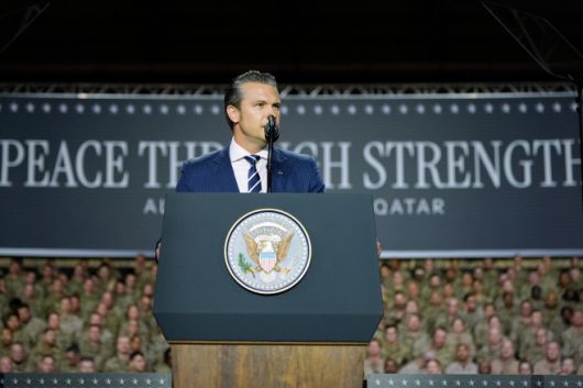 피트 헤그세스 미국 국방부 장관이 2025년 5월 15일(현지시간) 카타르 도하의 알우데이드 미국 공군기지에서 연설을 하고 있다./AP·연합