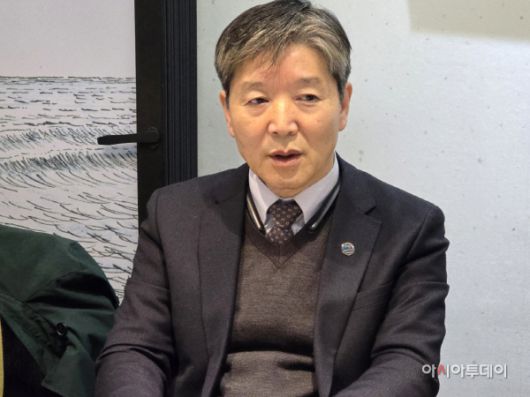 신천지 등 사이비 종교의 폐혜를 설명하는 NCCK 총무 박승렬 목사./사진=황의중 기자