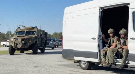 미국 이민세관단속국(ICE) 등이 2025년 9월 4일(현지시간) 조지아주 한국 합작 배터리 공장 건설 현장으로 출동하고 있다./ICE 영상 캡처