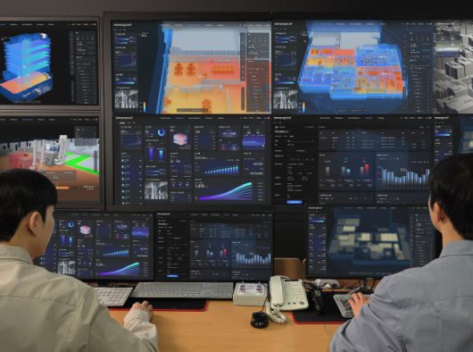 삼성전자의 빌딩 통합 솔루션 'b.IoT'로 '팩토리얼 성수' 빌딩 운영 상태 전반을 실시간으로 모니터링하는 모습./삼성전자