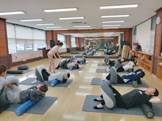 울진군이 출산준비교실에서 산모들의 건강을 관리하고 있다./울진군