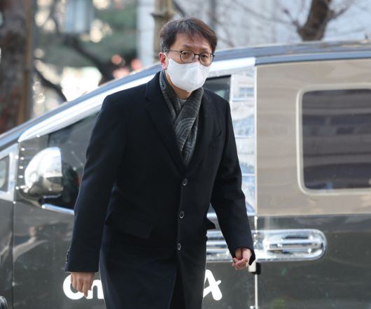 지난해 9월 국정감사를 앞두고 더불어민주당 김병기 당시 원내대표를 만나 식사를 한 박대준 전 쿠팡대표가 8일 경찰 조사를 받기 위해 서울경찰청 마포청사에 참고인 신분으로 출석하고 있다./연합