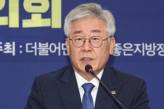 동아일보