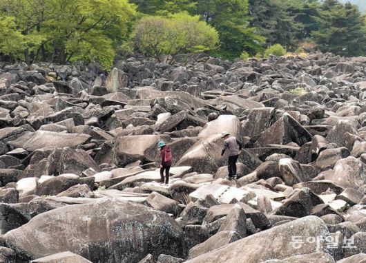 밀양의 4대 신비 중 하나인 만어사경석.