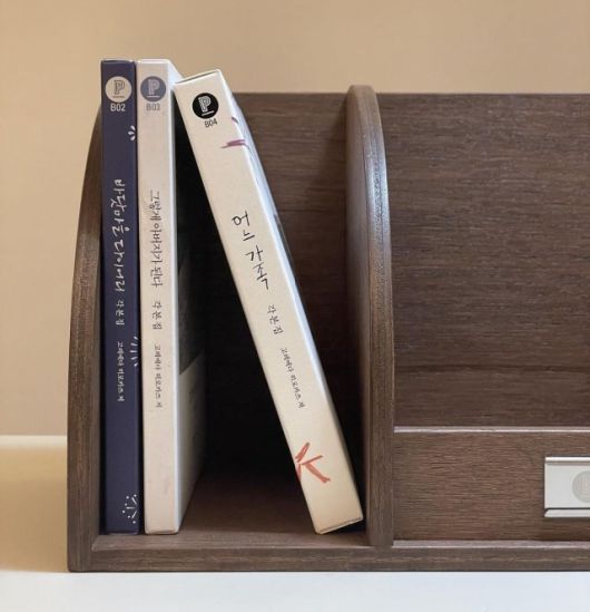 플레인아카이브가 그간 출간한 히로카즈 감독의 각본집들.