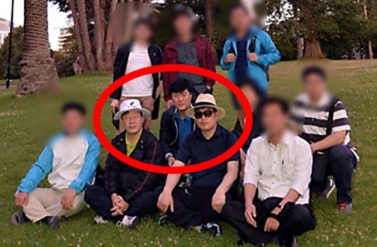 가운데 왼쪽부터 이재명 더불어민주당 대표(당시 성남시장), 고(故) 김문기 전 성남도시개발공사개발1처장, 유동규 전 성남도개공 기획본부장이 나란히 앉아 사진을 찍고 있다. 고공행진 블로그