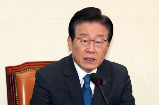 이재명 더불어민주당 대표가 27일 오전 서울 여의도 국회에서 열린 최고위원회의에서 모두발언을 하고 있다. 뉴스1