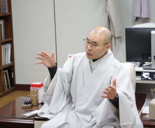 탄원 스님이 ‘열암곡 마애불입상 바로 모시기’의 의의와 과정을 설명하고 있다. 사진제공 조계종