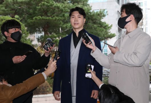 동아일보