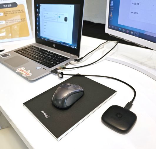 USB 3.2 Gen2 인터페이스로 PC와 연결해서 이용하며, 모바일 기기와는 와이파이로 접속한다 (출처=IT동아)