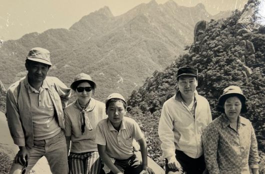 윤석열 대통령과 부친 윤기중 연세대 명예교수의 가족 사진. 대통령실 제공