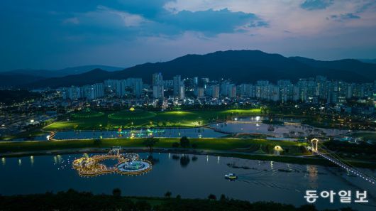 동아일보