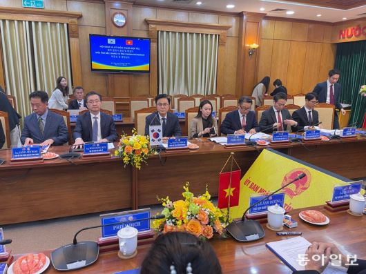 김태흠 충남지사는 5일(현지시간) 베트남 박장성 청사에서 우호협력 협정을 체결하고 교류협력 활성화 방안을 위한 논의를 진행했다. 사진=이정훈 기자