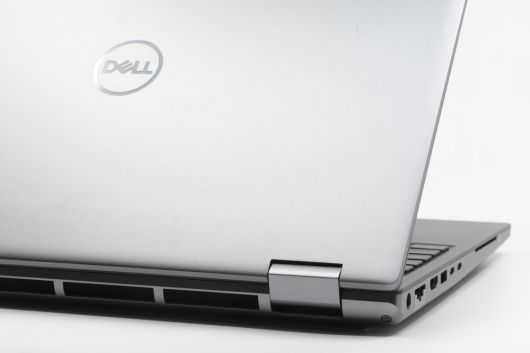 모바일 워크스테이션은 고사양 데스크톱과 비슷한 수준의 성능을 낸다 / 출처=IT동아