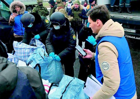 러-우크라, 전쟁 포로 위한 편지 첫 교환 타티야나 모스칼코바 러시아 인권위원장이 23일(현지 시간) “우크라이나와 러시아에 있는 전쟁 포로를 위해 양국이 편지와 소포를  교환했다”며 공개한 사진. 양국 간 편지 및 소포 교환은 지난해 2월 전쟁 발발 이후 처음이다. 사진 출처 타티야나 모스칼코바  러시아 인권위원장 텔레그램