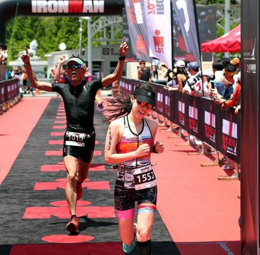 김지원 씨가 2019년 아이언맨 70.3에 출전해 결승선을 통과하고 있다. 김지원 씨 제공.
