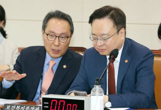 동아일보