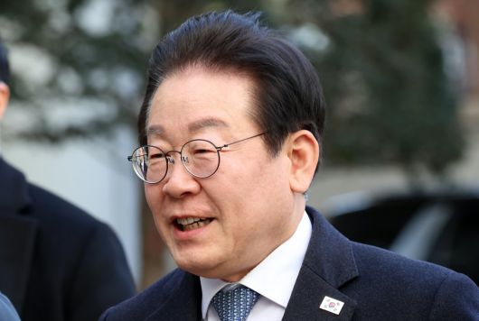 동아일보