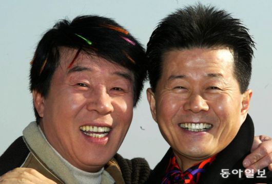 동아일보