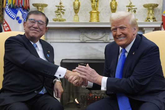 동아일보