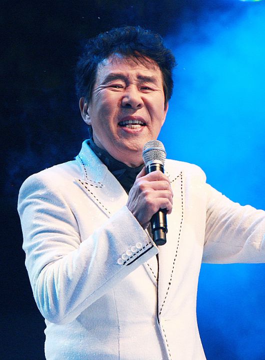 동아일보