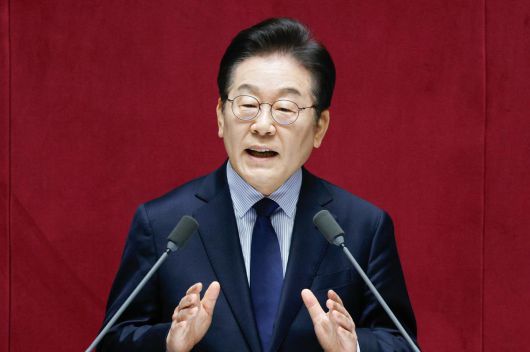 동아일보