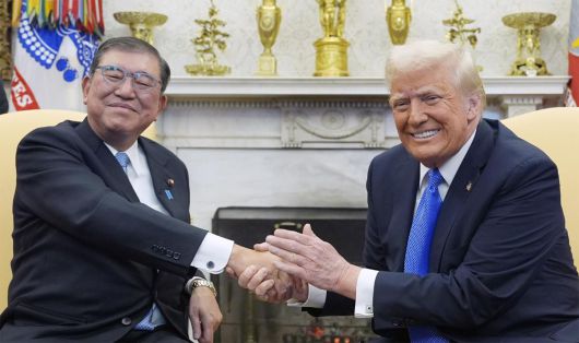 동아일보