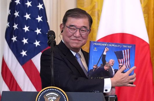 동아일보