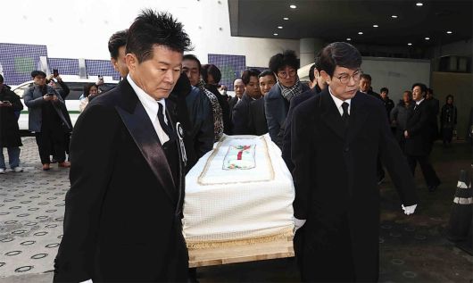 동아일보