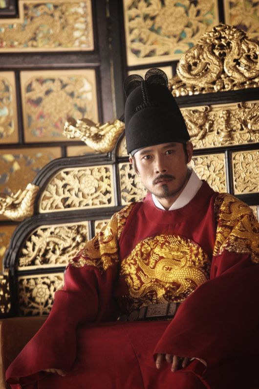 동아일보