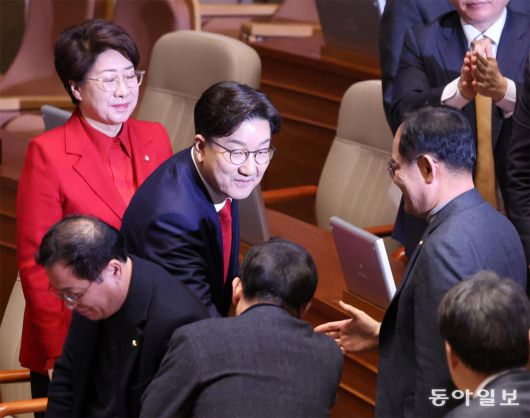 동아일보