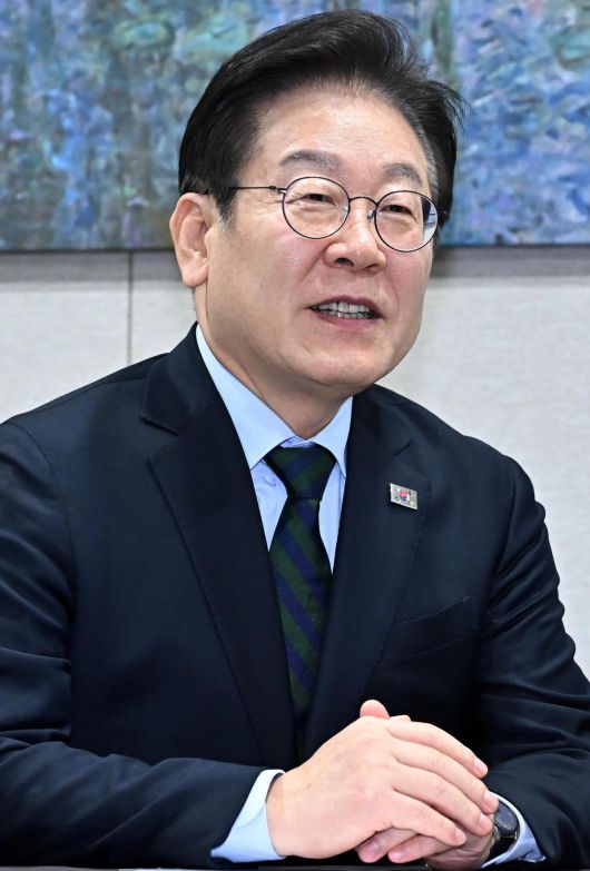 동아일보