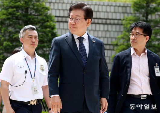 동아일보