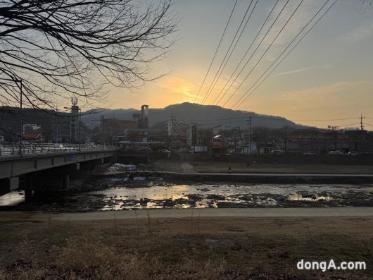 동아일보