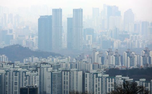 서울 남산에서 바라본 아파트 모습. 2025.3.2 뉴스1