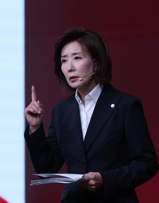 나경원 국민의힘 경선 후보가 18일 오후 서울 강서구 ASSA아트홀에서 열린 국민의힘 ‘제21대 대통령후보자 1차 경선 비전대회’에서 비전을 발표하고 있다. 사진공동취재단