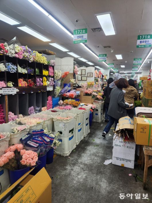 양재동 화훼공판장 생화 매장. 이설 기자 snow@donga.com