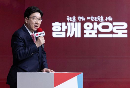 권성동 국민의힘 원내대표가 18일 오후 서울 강서구 ASSA아트홀에서 열린 국민의힘 ‘제21대 대통령후보자 1차 경선 비전대회’에서 인사말을 하고 있다. 사진공동취재단