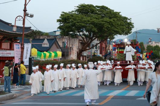제58회 단종문화제가 25~27일 강원 영월군 일원에서 열린다. 사진은 지난해 단종문화제 때 열린 단종국장 모습. 조선시대 국장을 재현한 행사다. 영월군 제공
