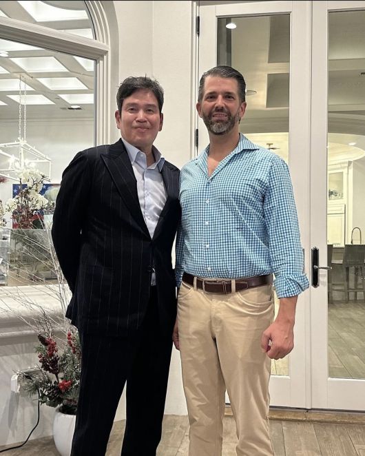 정용진 신세계그룹 회장(왼쪽)과 도널드 트럼프 미국 대통령의 장남 트럼프 주니어. 신세계그룹 제공