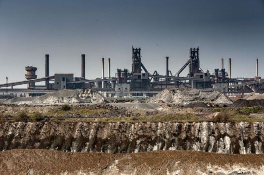 잉글랜드 동부 도시 스컨소프에 위치한 브리티시 스틸의 스컨소프 제철소 모습. 철광석 광산이 있던 지역이어서 160년 전부터 제철소가 운영됐다. 하지만 철광석 광산은 문을 닫은 지 오래고, 스컨소프는 항구와 멀리 떨어져 있어서 지금은 제철소를 운영하기에 썩 좋지 않은 위치다. 브리티시 스틸 제공