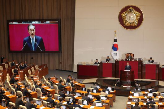 한덕수 대통령 권한대행 국무총리가 24일 오전 서울 여의도 국회에서 열린 본회의에서 추가경정예산안 시정연설을 하고 있다.(공동취재)2025.4.24/뉴스1