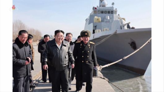 김정은 북한 국무위원장이 2일 남포조선소를 방문해 전쟁준비를 위해 해군무력 강화의 중요성을 강조했다고 조선중앙TV가 3일 보도하고 있다. (사진=조선중앙TV 캡처) 2024.02.03. 뉴시스