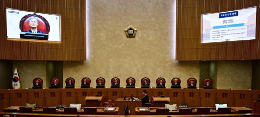 조희대 대법원장을 비롯한 대법관들이 1일 오후 서울 서초구 대법원 대법정에서 이재명 더불어민주당 대선 후보의 공직선거법 위반 사건 상고심 선고를 준비하고 있다. 뉴시스