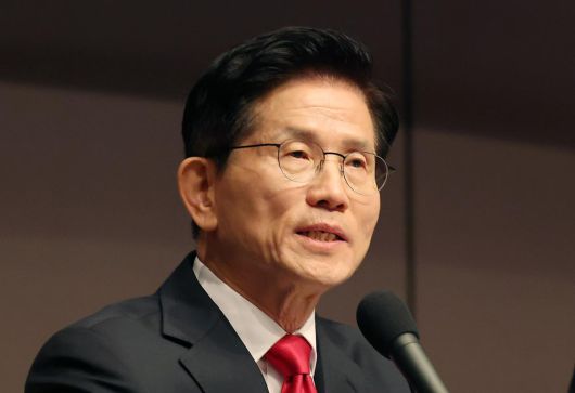 김문수 국민의힘 대선 후보가 8일 서울 중구 프레스센터에서 열린 관훈클럽 토론에 참석해 기조연설을 하고 있다.  2025.5.8/뉴스1