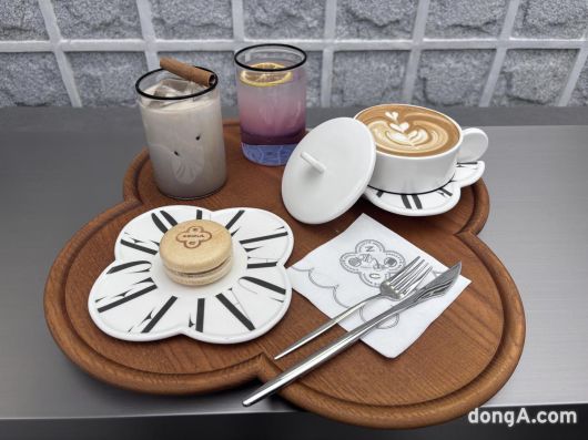 눈스퀘어 자라 매장 옆 자카페 시그니처 메뉴들. 황소영 기자 fangso@donga.com