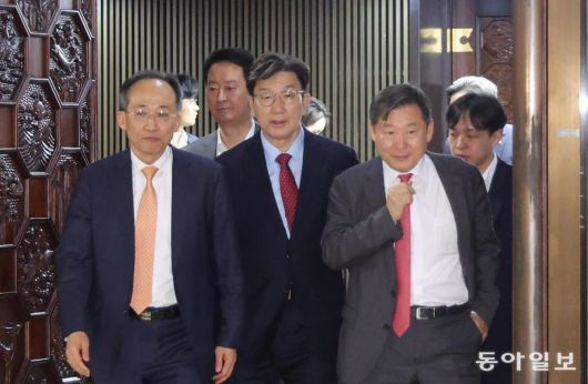동아일보