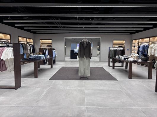 9일 새 단장한 자라 명동 눈스퀘어 플래그십스토어. 황소영 기자 fangso@donga.com