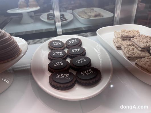 현대백화점 신촌점에 입점한 아페쎄 카페. 황소영 기자 fangso@donga.com