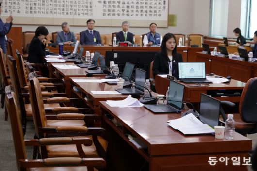 14일 오전 서울 여의도 국회 법제사법위원회에서 조희대 대법원장 등 사법부의 대선개입 의혹 진상규명 청문회가 국민의힘 의원들이 불참한 가운데 열리고 있다. 박형기 기자 oneshot@donga.com
